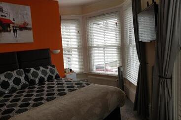 هتل Seamore Guest House