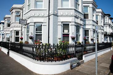 هتل Seamore Guest House