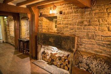 هتل The Manor House