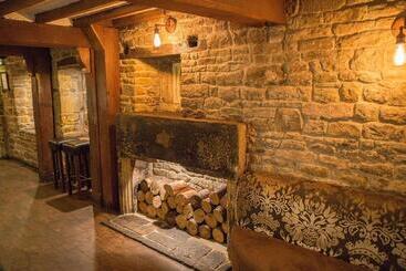 هتل The Manor House