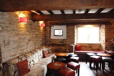 هتل The Manor House