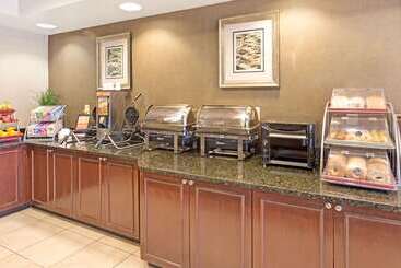 هتل Wingate By Wyndham Charleston Southern University