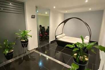 هتل Zi One Luxury