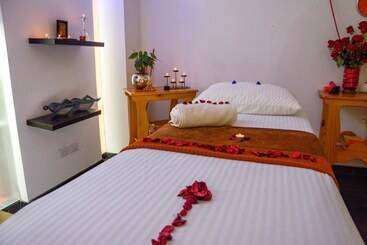 هتل Zi One Luxury
