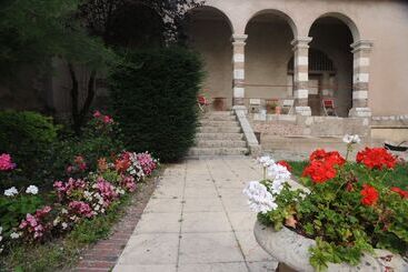 پانسیون Hôtellerie Saint Yves
