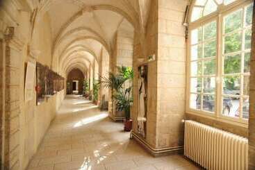 پانسیون Hôtellerie Saint Yves