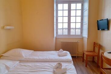 پانسیون Hôtellerie Saint Yves