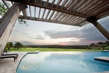 استراحتگاه Los Altos Residences By Mint