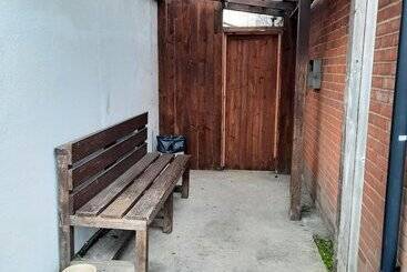 تختخواب و صبحانه Pebbles Guest House