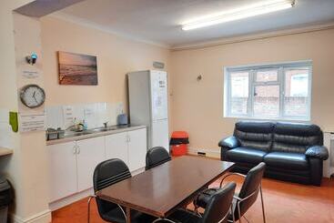 تختخواب و صبحانه Pebbles Guest House