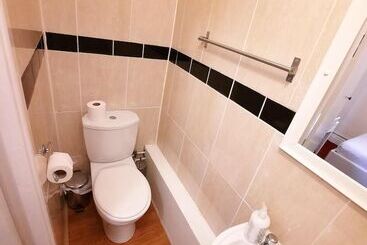 تختخواب و صبحانه Pebbles Guest House