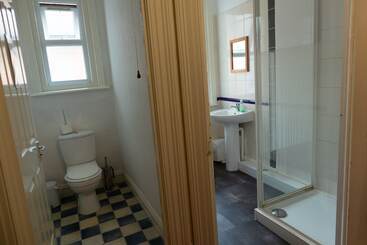 تختخواب و صبحانه Pebbles Guest House