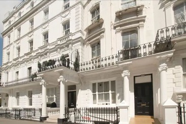 Central Hotel   Hostel