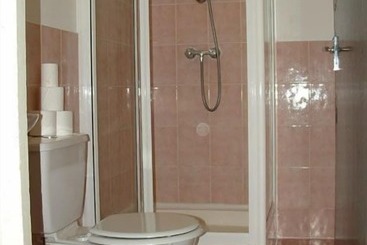 Central Hotel   Hostel