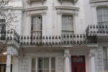 Central Hotel   Hostel