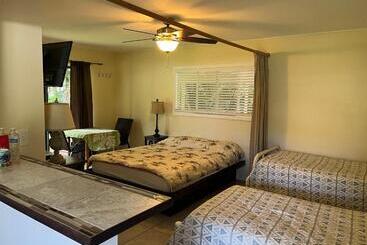 هتل Aaron’s Cottage
