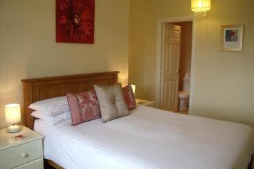 هتل Britannia Guest House