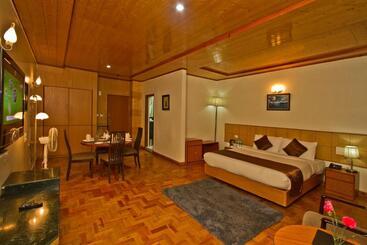 هتل Broadways Inn