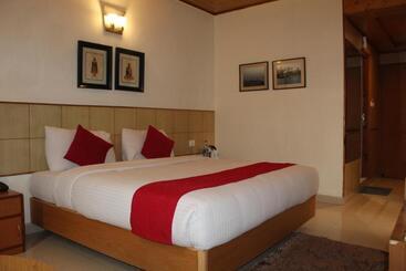 هتل Broadways Inn