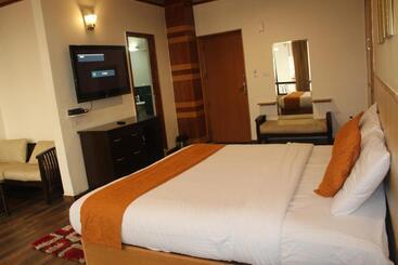 هتل Broadways Inn