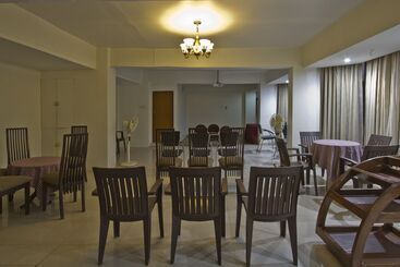 هتل Broadways Inn