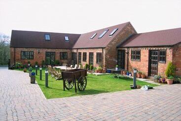 هتل Church Farm Barns