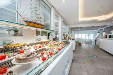 Lindos White Hotel & Suites