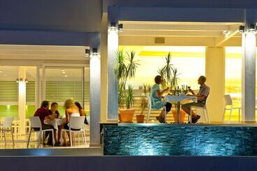 Lindos White Hotel & Suites
