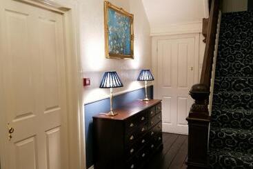 هتل Powys Lodge