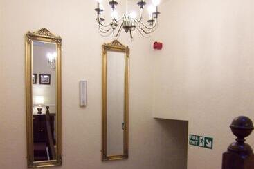 هتل Powys Lodge