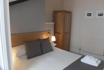 هتل Powys Lodge