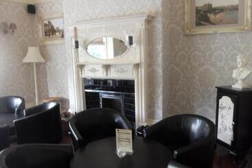 هتل Powys Lodge