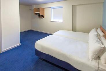 هتل Redwings Lodge Wolverhampton Central