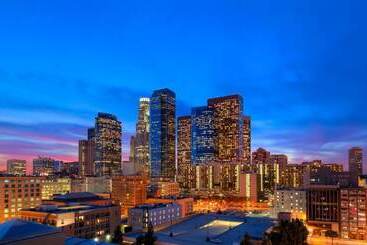 هتل Studio Inn & Suites At Promenade Downey