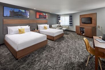 هتل Studio Inn & Suites At Promenade Downey