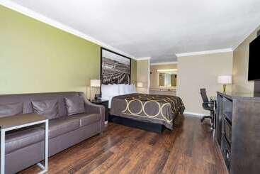 هتل Super 8 By Wyndham Ukiah