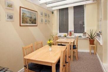 Hotelli The Meltham Guesthouse Scarborough