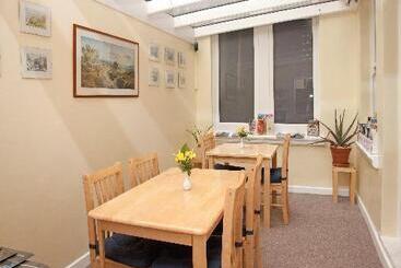 Hotelli The Meltham Guesthouse Scarborough
