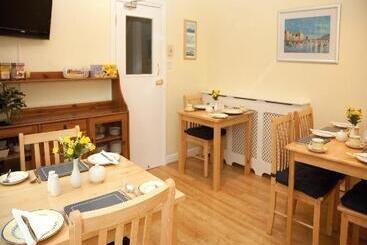 Hotelli The Meltham Guesthouse Scarborough