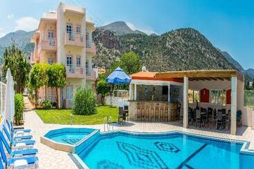 Manolis Apartments