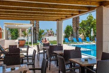 Manolis Apartments