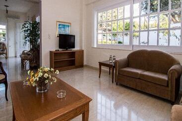 Manolis Apartments