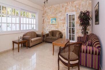 Manolis Apartments