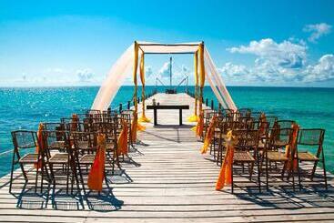 استراحتگاه Blue Diamond Luxury Boutique - All Inclusive Adults Only