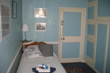 Rothmans B&b