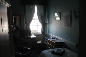 Rothmans B&b