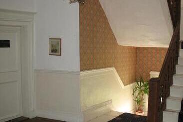 Rothmans B&b