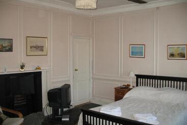 Rothmans B&b