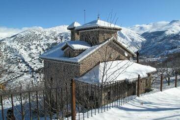 Los Arbolitos Shared Housing - Guejar Sierra
