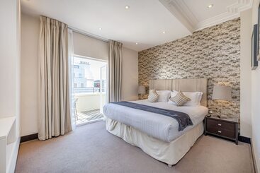 130 Queen S Gate Apartments